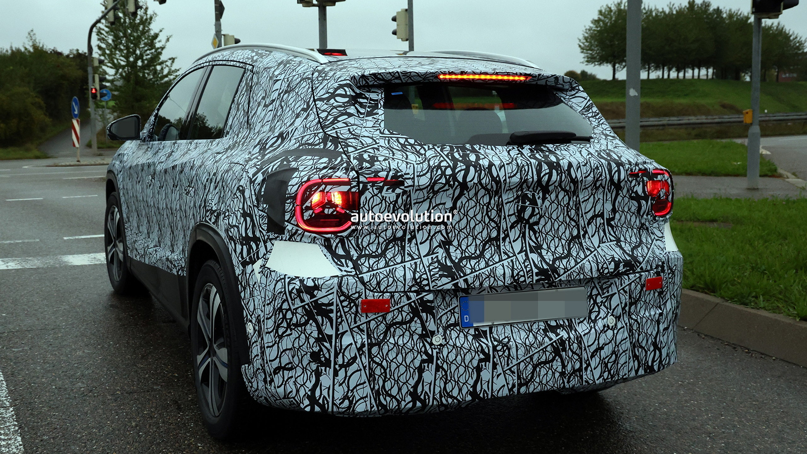 Η νέα Mercedes GLA συνεχίζει τις δοκιμές στους δρόμους